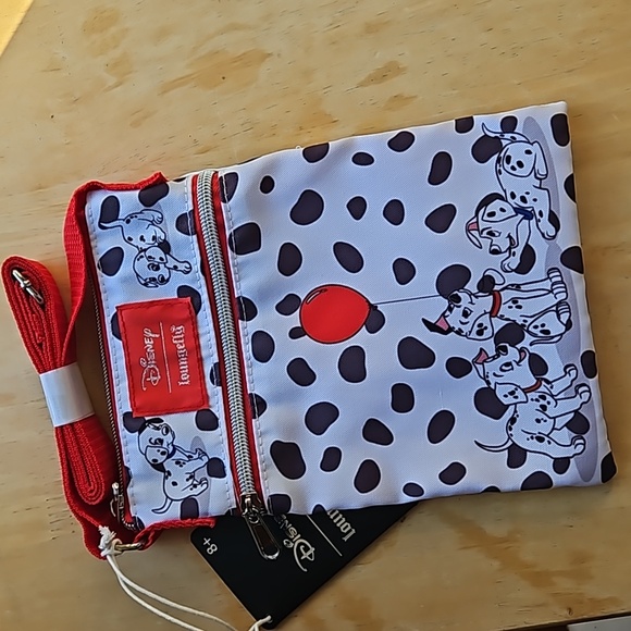DISNEY DALMATIONS PASSPORT BAG - Picture 10 of 11